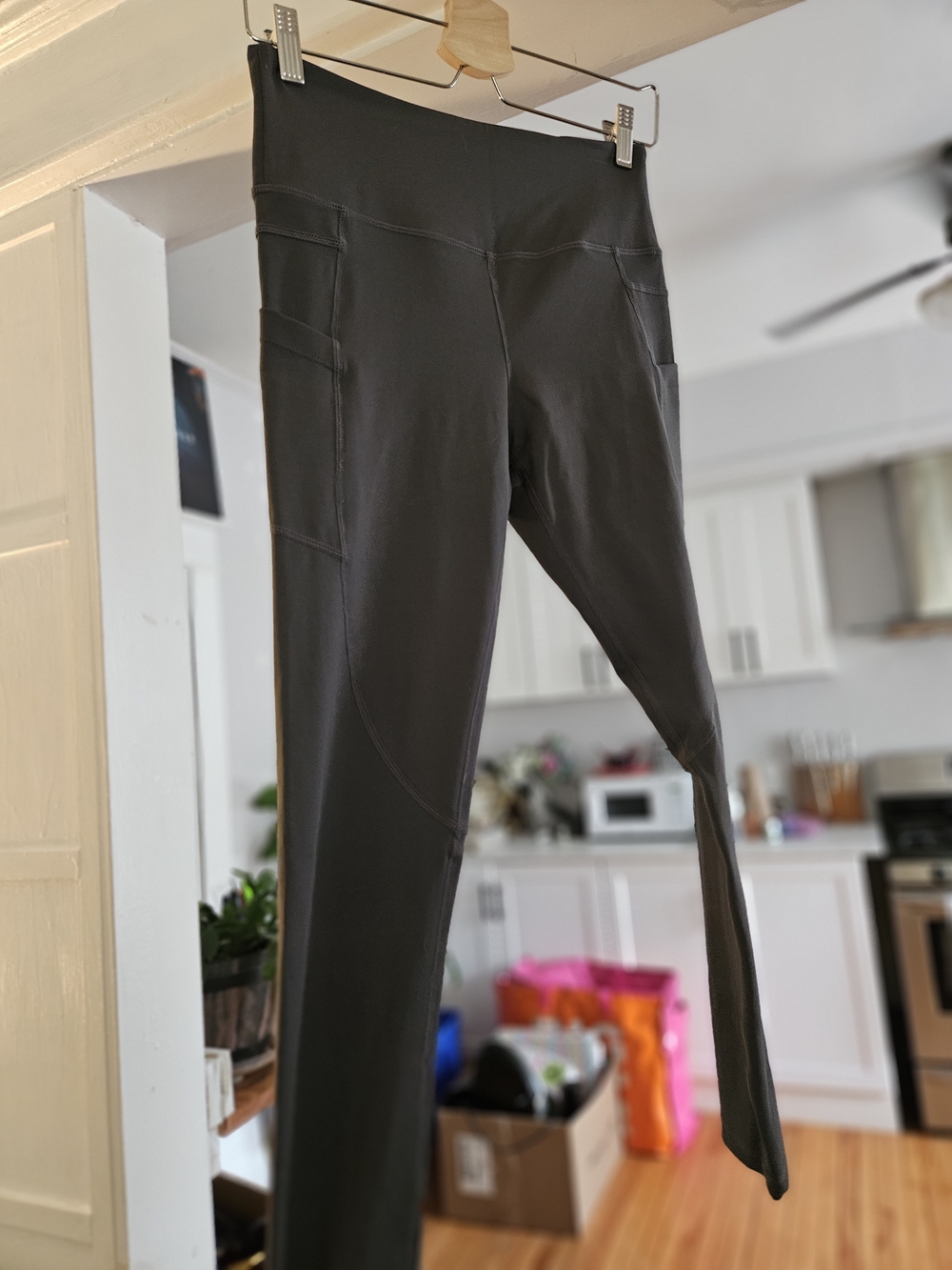 Gray High-Waist Active Leggings with Side Pockets